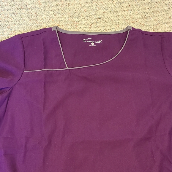 Butter Soft scrub top - Picture 2 of 7